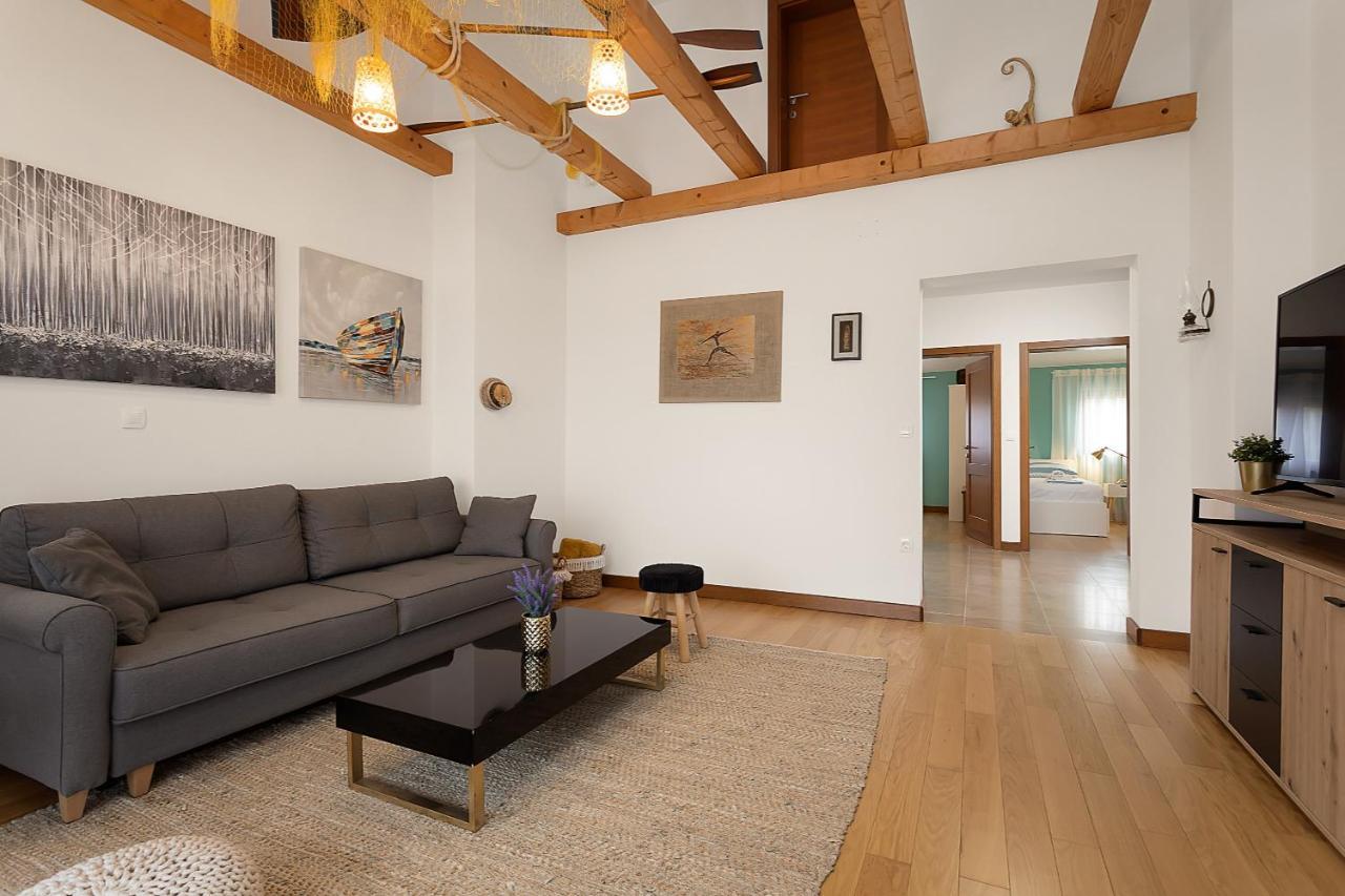 Apartments Cesare With Shared Pool Ližnjan Εξωτερικό φωτογραφία