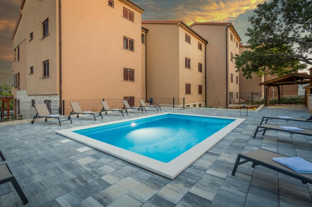 Apartments Cesare With Shared Pool Ližnjan Εξωτερικό φωτογραφία