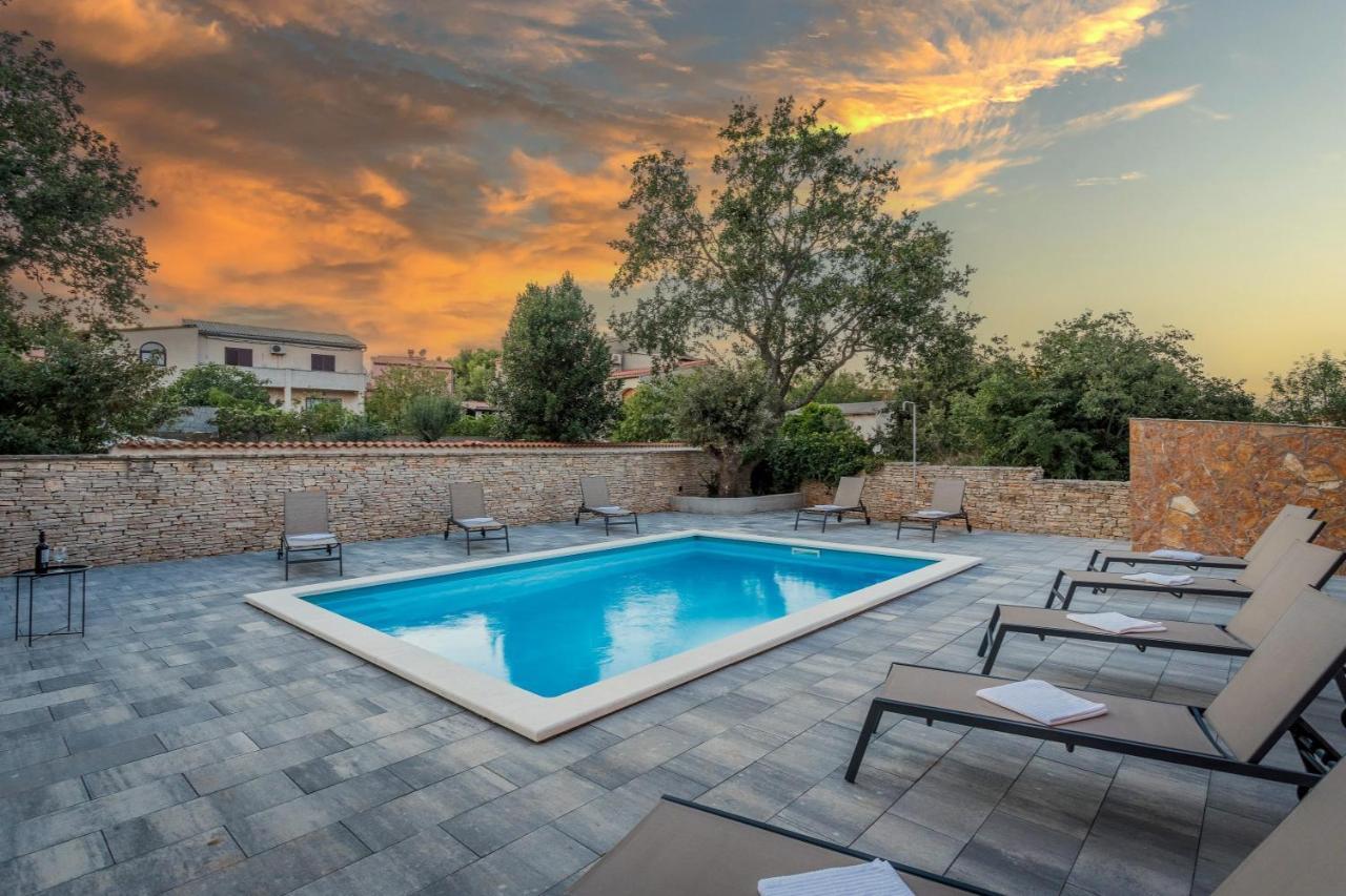 Apartments Cesare With Shared Pool Ližnjan Εξωτερικό φωτογραφία