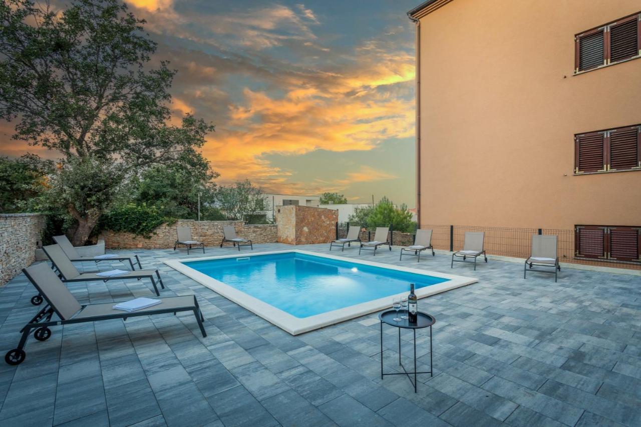 Apartments Cesare With Shared Pool Ližnjan Εξωτερικό φωτογραφία
