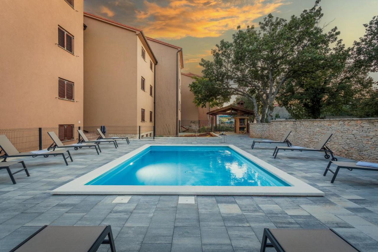 Apartments Cesare With Shared Pool Ližnjan Εξωτερικό φωτογραφία
