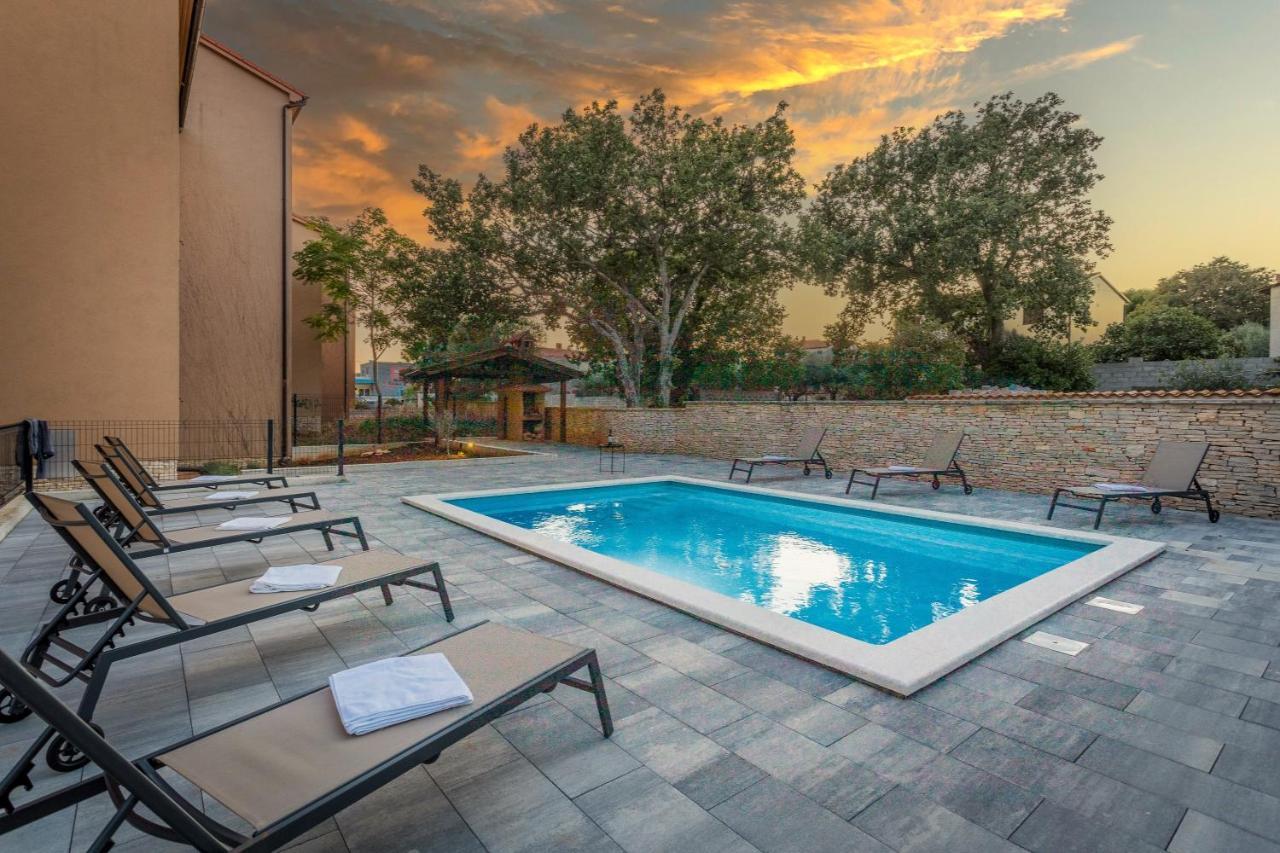 Apartments Cesare With Shared Pool Ližnjan Εξωτερικό φωτογραφία